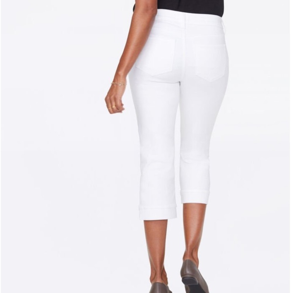 White cropped jeans